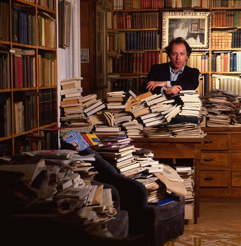 Javier Marías en su despacho en 1992. Fotografía de Chema Conesa.