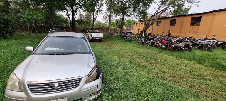 Vehículos chatarras son potenciales creadores de dengue en la comisaría de San Juan Bautista,Misiones.