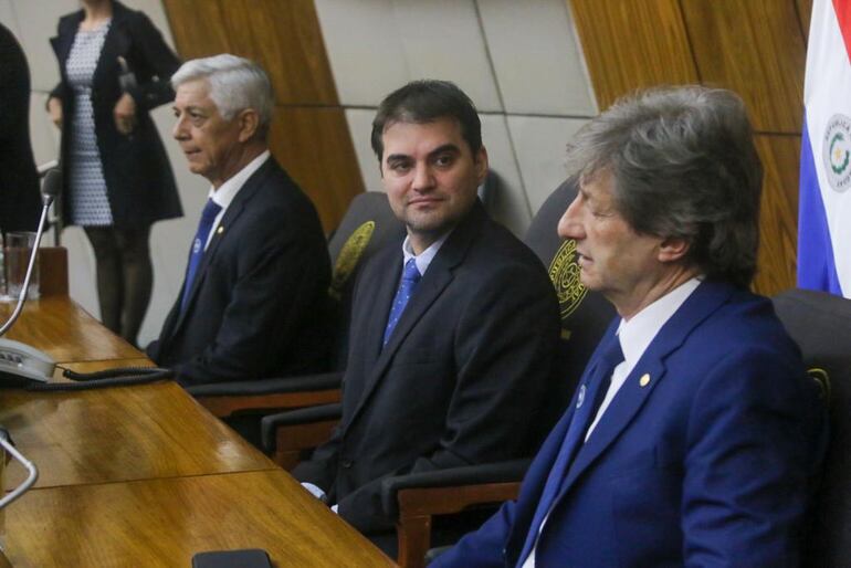 Las autoridades en la Cámara de Diputados: GM Adolfo Jesús Villanueva, Diputado Nacional Freddy Franco y GM Osvaldo Ríos Olivero.