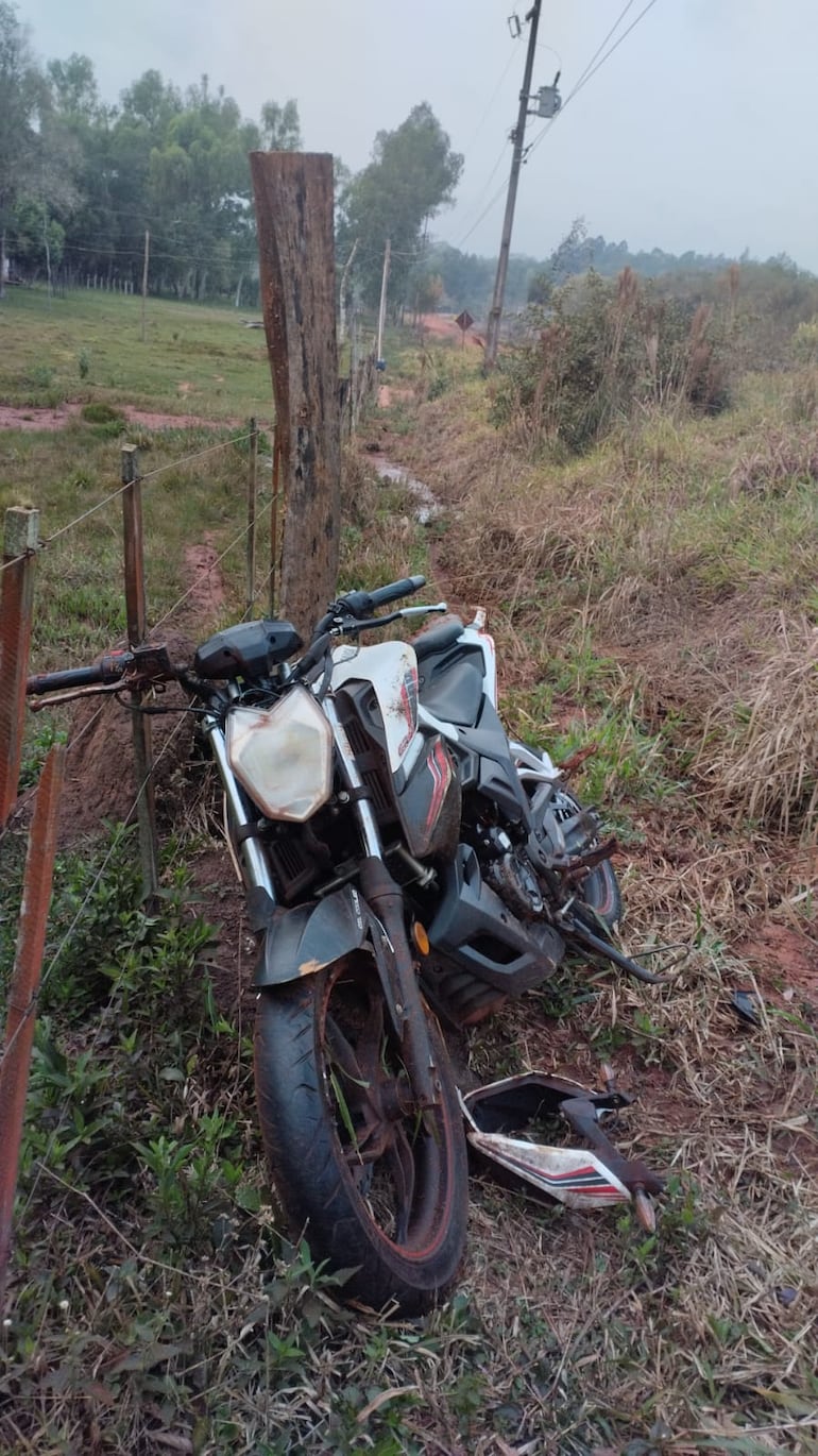 La motocicleta en la que viajaba la victima fatal, , Cristian González Mino.