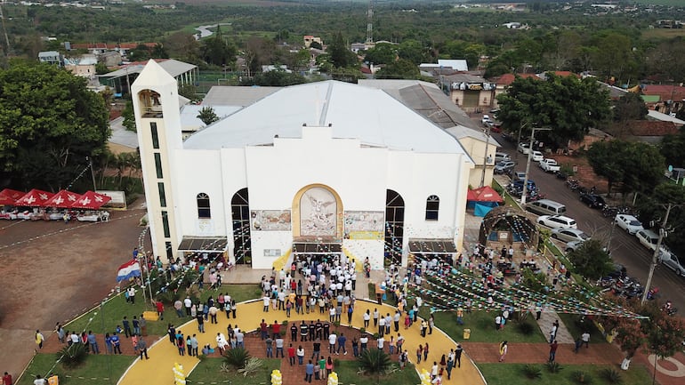 Iglesia San Miguel Arcángel de Saltos del Guairá, sede de las fiestas patronales.