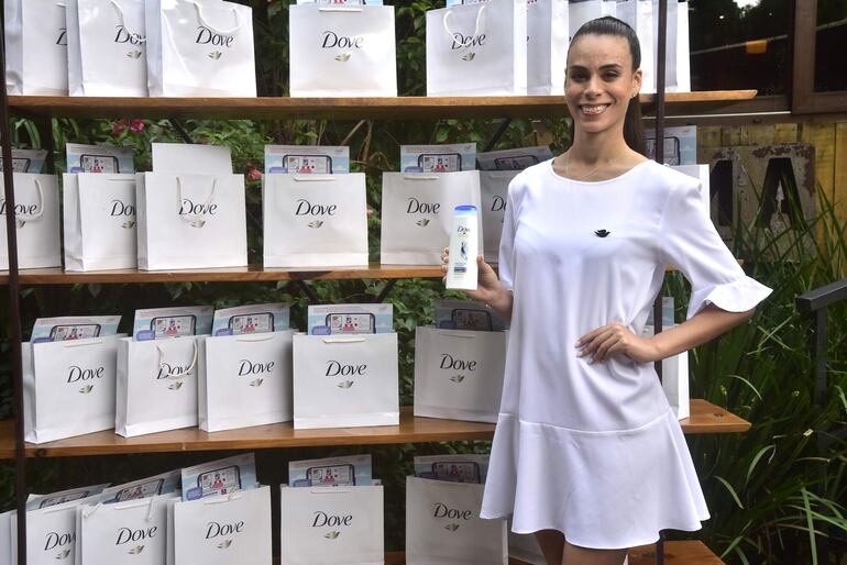 Dove cree que la belleza debe ser una fuente de confianza y no de ansiedad e invita a conocer más de la campaña en Dove.com/impactosobrelabelleza.