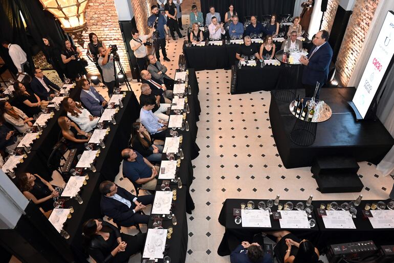 Invitados especiales de Riedel y de la banca Premier del Banco GNB degustaron una fina selección de vinos.