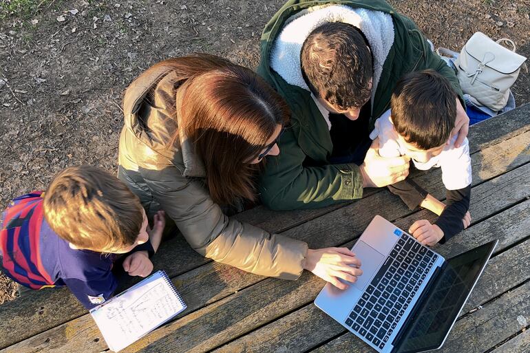 La cifra de personas que hacen uso de las redes sociales tiene un crecimiento anual del 3%. De igual forma, también crece el tiempo medio durante el cual las utilizan, que ahora está en 2 horas y 31 minutos. (Mariam A. Montesinos./EFE)