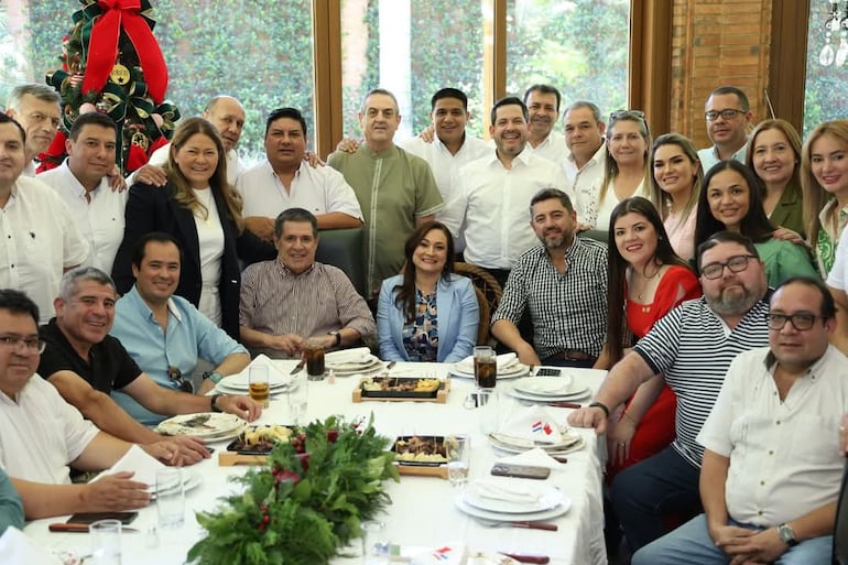 Diputados colorados cartistas y oficialista se reunieron a fin de año con Horacio Cartes.