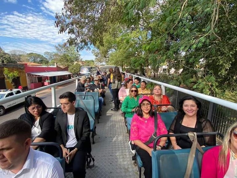 Los visitantes realizaron un recorrido por los Pueblos Pintorescos de Paraguarí.