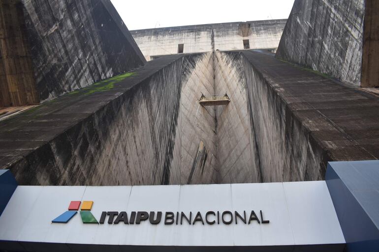 Vista de la Central Hidroeléctrica de Itaipú Binacional.