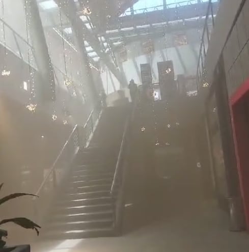 Humareda y evacuación en shopping capitalino