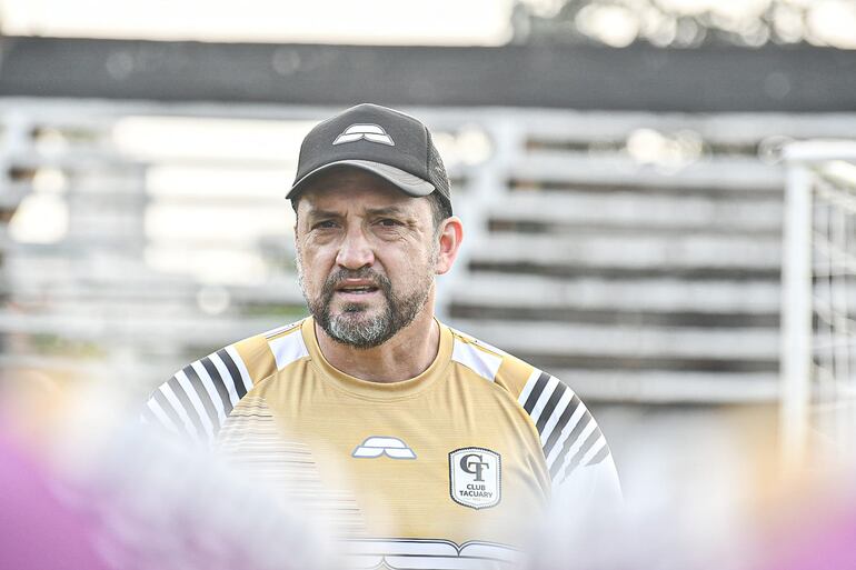 Aldo Bobadilla dejó de ser entrenador de Tacuary.