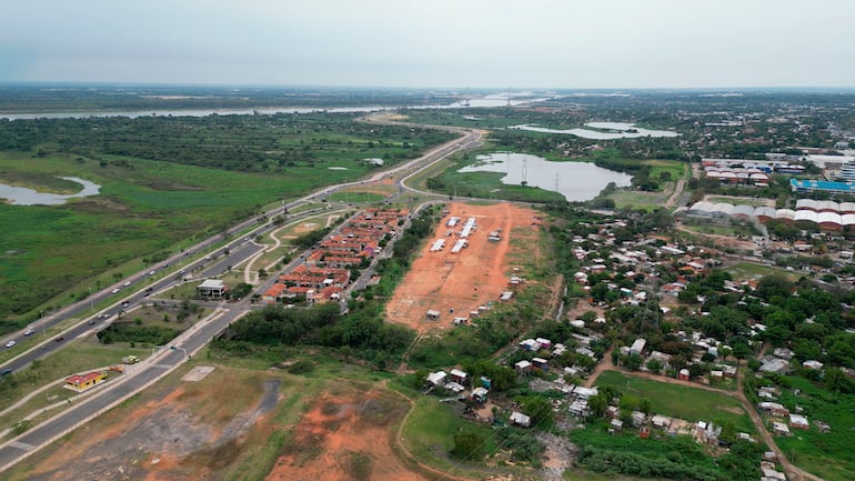 Vista aérea de las fracciones A1 y A3 de la Costanera Norte. Tierras están a la venta por parte de la administración del imputado intendente, Óscar "Nenecho" Rodríguez.