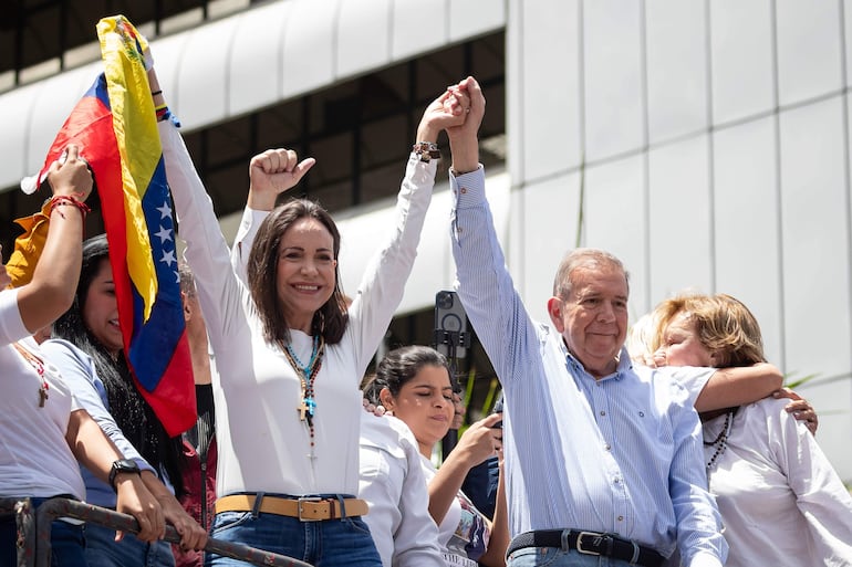 Fotografía de referencia: la opositora venezolana María Corina Machado (i) y el candidato a la presidencia de Venezuela Edmundo González Urrutia.