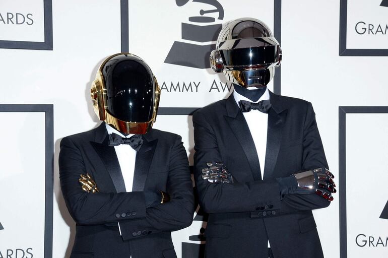 Guy-Manuel de Homem-Christo y Thomas Bangalter del dúo Daft Punk, durante su paso por los premios Grammy en 2014. La agrupación rechazó la posibilidad de volverse a reunir para los Juegos Olímpicos de París.