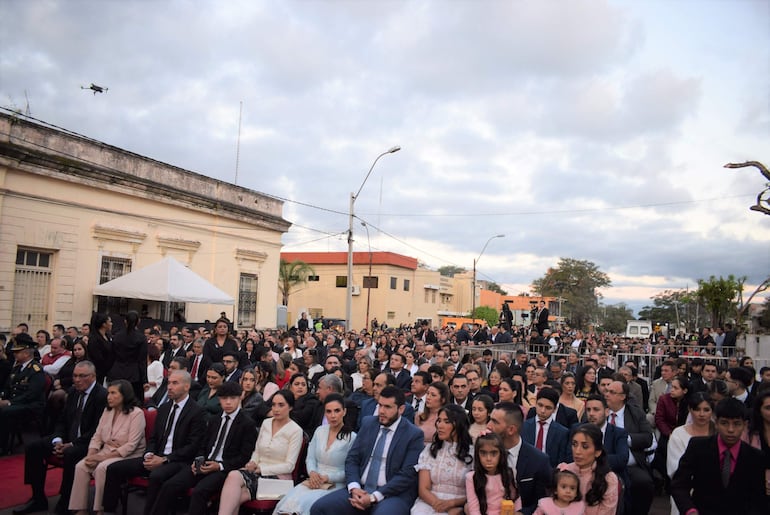 Pidió al pueblo y concejales departamentales trabajar unidos para lograr el desarrollo del departamento de Paraguarí.