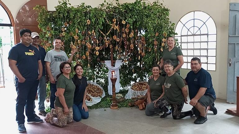 En San Lorenzo prepararon unas 1030 chipas para adornar el altar en el día del kurusú.