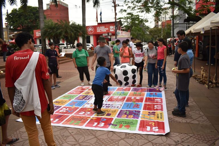 Las exposiciones fueron realizadas con juegos educativos e interactivos como se puede apreciar en la imagen.