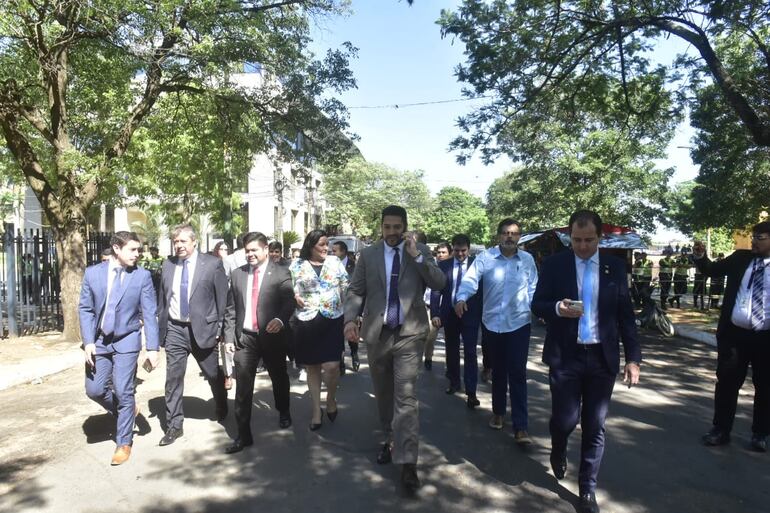 Diputados de la oposición se sumaron a manifestaciones contra la ley de Superintendencia de Jubilaciones.