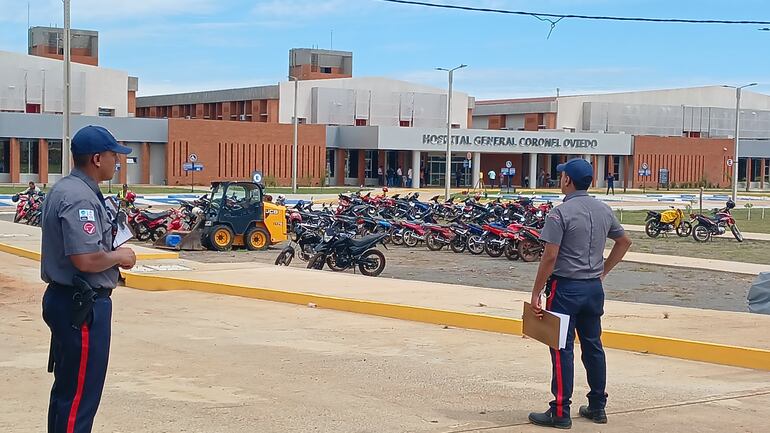 Sector del estacionamiento del Hospital General de Coronel Oviedo, cuya inauguración se programa para el lunes 24 de febrero.