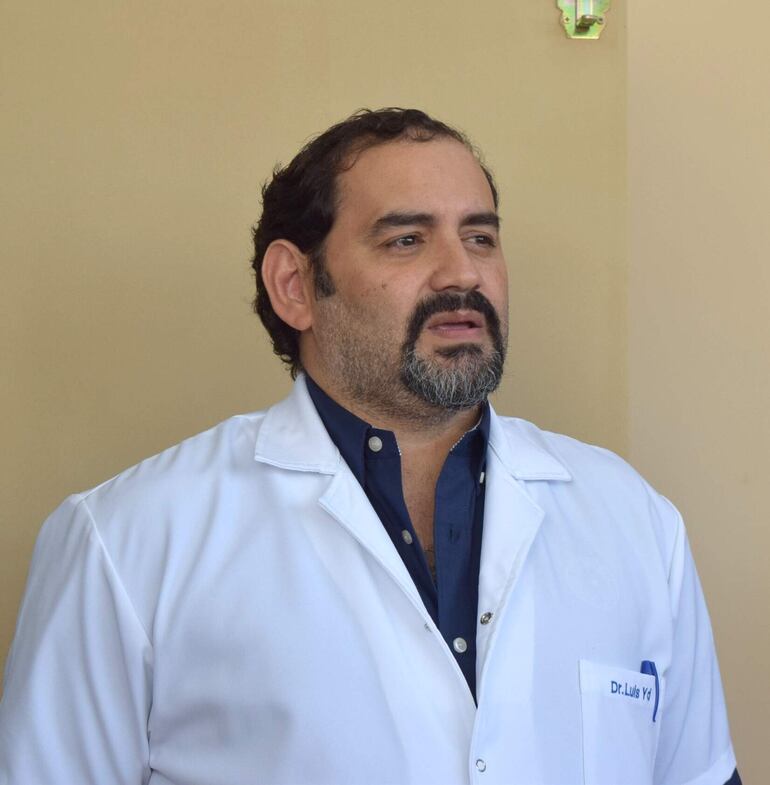 El director del Hospital Regional de Paraguarí, Dr. Luis Yd.