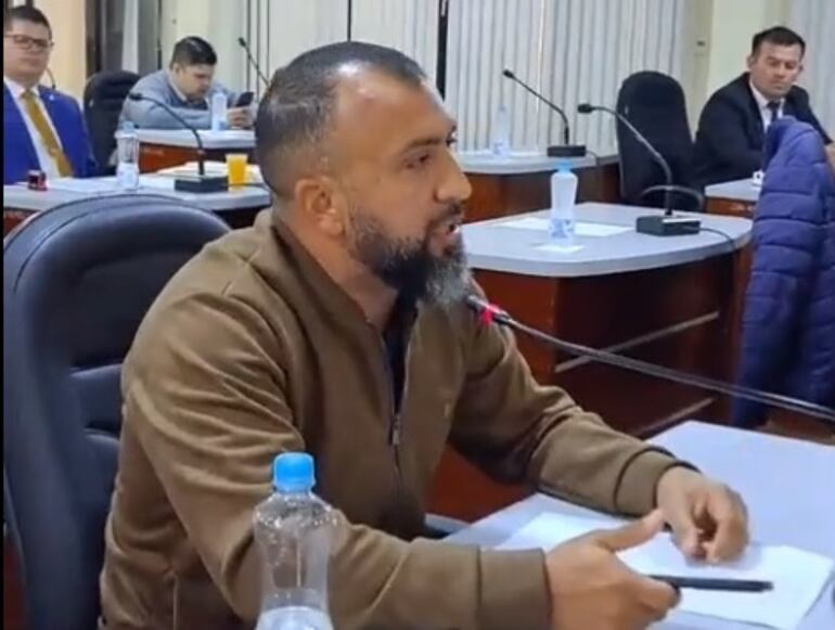 El concejal Fernando Schuster durante su intervención en plenaria de la Junta Departamental.