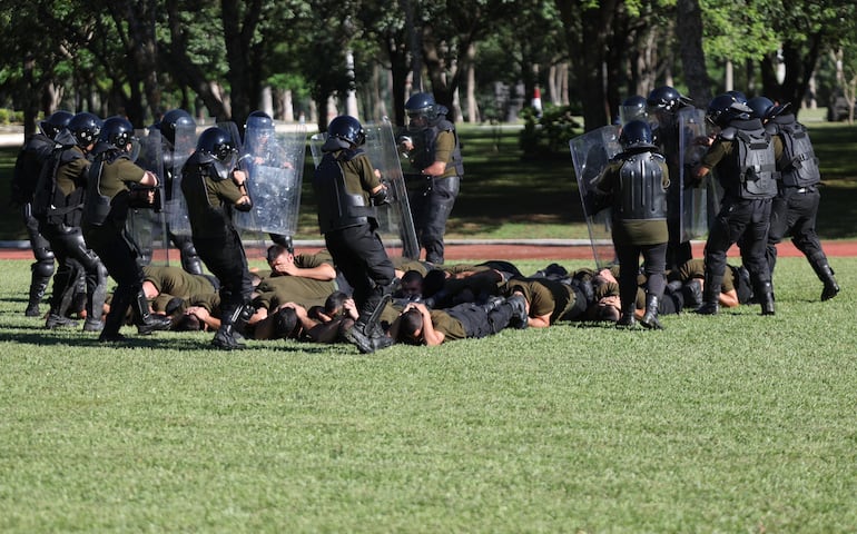 Entrenamiento de agentes penitenciarios.