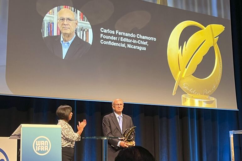 El periodista nicaragüense Carlos Fernando Chamorro recibe la Pluma de Oro en el Congreso de la Asociación Mundial de Periódicos y Editores de Noticias (WAN-IFRA) en el mundo".