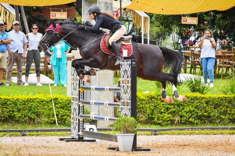 Lucía De Brix recibió el galardón como la campeona de la mayor categoría en competencia de la Primera Etapa del Ranking.