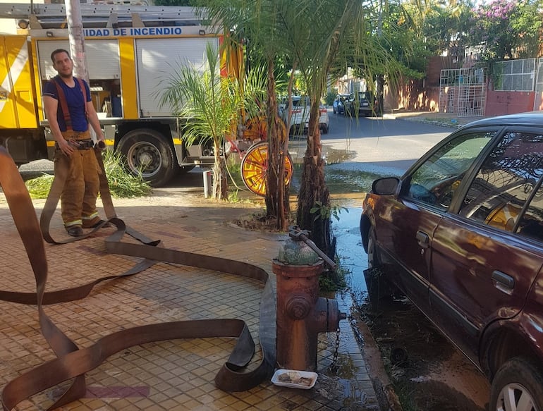 Bomberos Voluntarios reportaron dificultad para cargar el carro hidrante