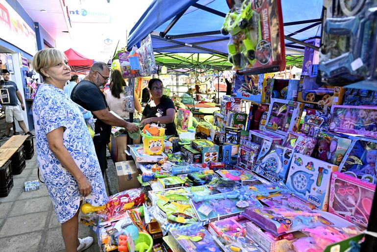 Según reportaron los comerciantes, la fiesta de los Reyes Magos ya se empezó a vivir en el Mercado 4 desde el último viernes, cuando empezaron a llegar los primeros clientes.