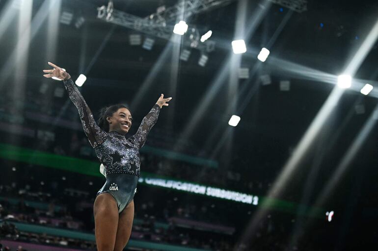 Brilli, brilli. Simone Biles con su letardo hecho con cristales y perlas de cristales Swaroski.