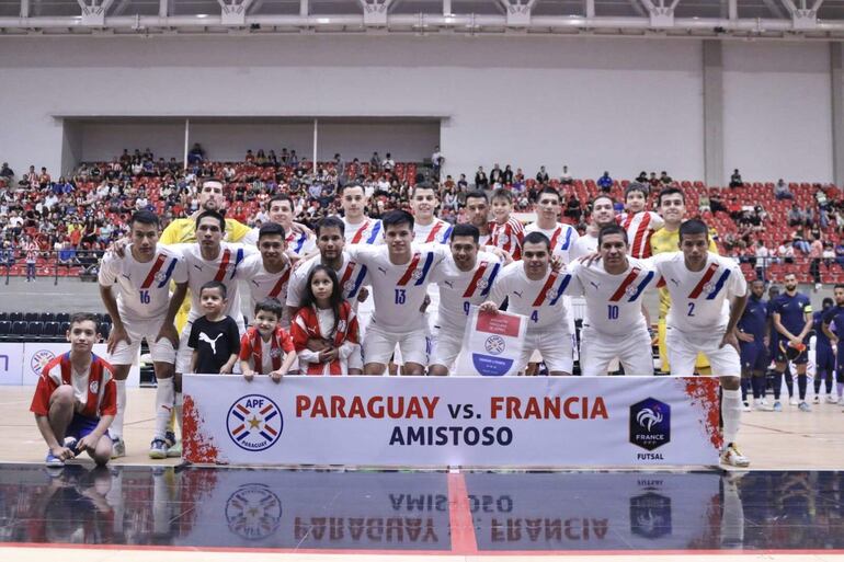 Selección paraguaya, en el amistoso contra Francia.
