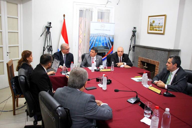 Reunión de miembros del Consejo de la Magistratura y el fiscal general del Estado Dr. Emiliano Rolón Fernández. Hablaron sobre la conformación de ternas para el Ministerio Público.