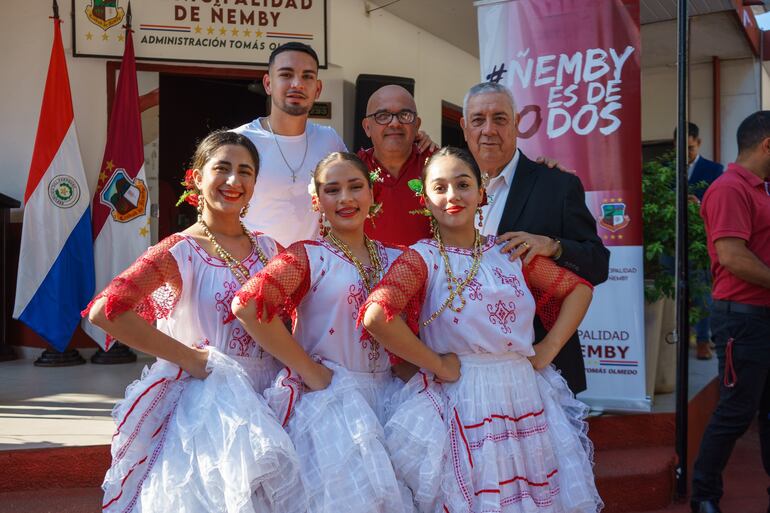 Reconocimiento a Carlos Jara Saguier y Fabrizio Peralta en Ñeemby