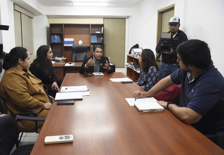 El viceministro Emiliano Fernández se reunió con representantes de Opama.