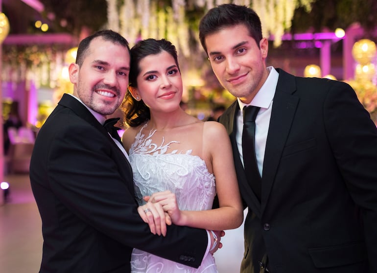  Samy Annahas, Nicole y Christian Larreinegabe.