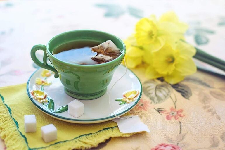 Según estudio beber una taza de té oolong no lo mantendrá despierto por la noche, pero podría ayudar a perder peso no deseado.