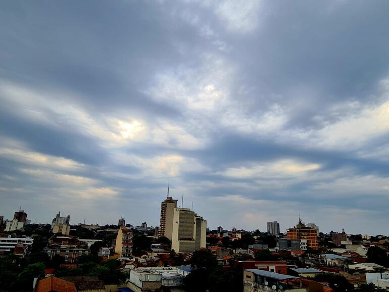 El cielo nublado sobre Asunción.