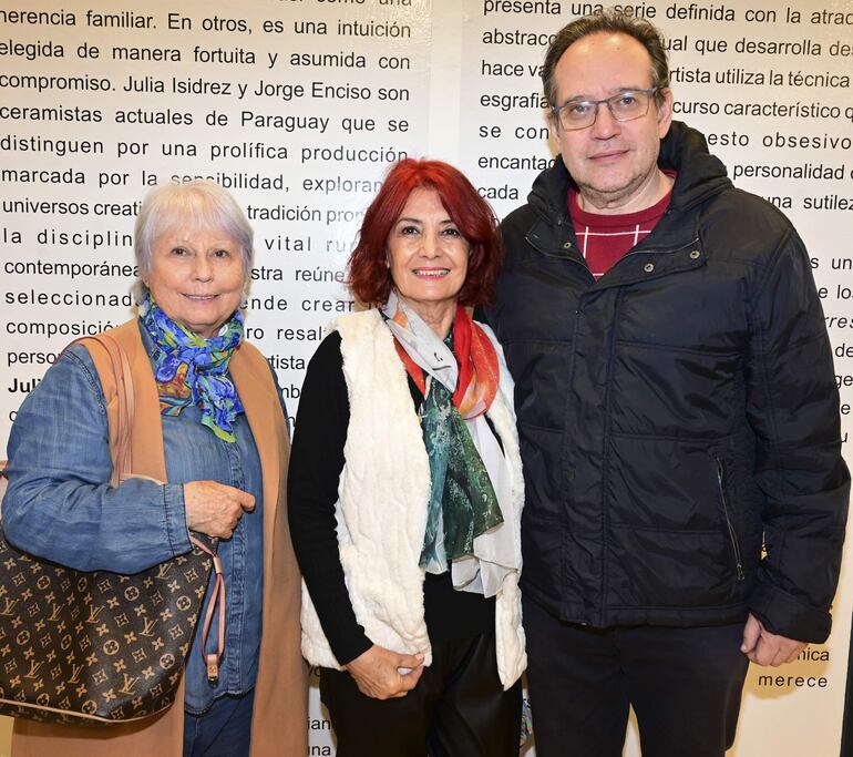 Mabel Ávila, Eneide Boneu y Jorge Ocampos.