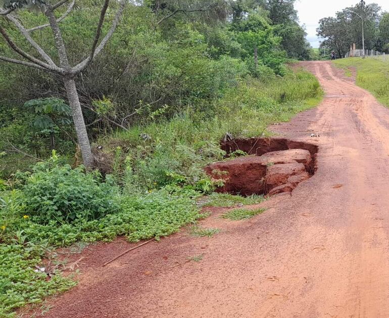 En Carapeguá todos los caminos rurales están intransitables por lo que declararon emergencia vial.
