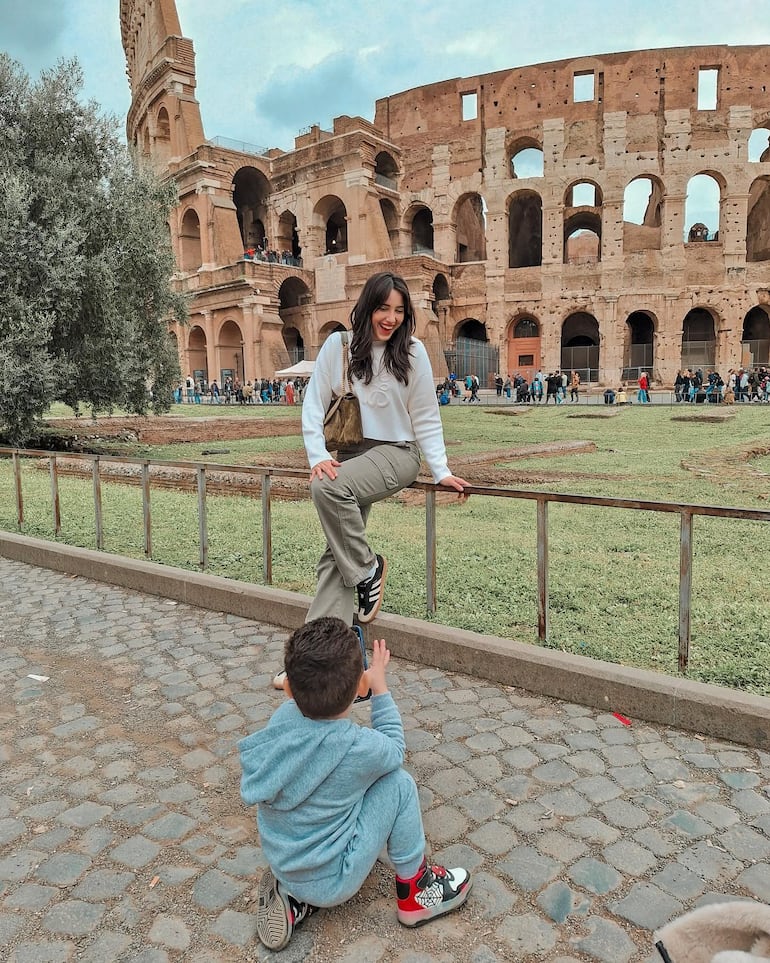 ¡Pura ternura! Mamá Alexia Notto posando para Francesco. (Instagram/Alexia Notto)