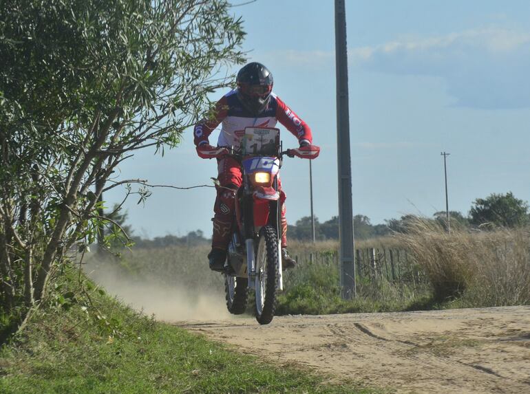 La apretada y siempre competitiva  categoría de las motos hasta 250 cc fue ganada por el piloto Ezequiel Samudio.