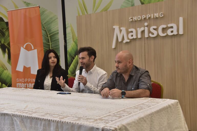 Patricia Bazán, jefa de marketing del Shopping Mariano; Marcelo Antúnez, de la productora TopShows; y Christian Cardozo, jefe de marketing del Shopping Mariscal brindaron detalles sobre "Disney Junior en vivo".