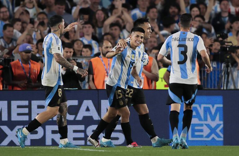 Argentina goleó a Bolivia 6-0 en el estadio Monumental de Buenos Aires