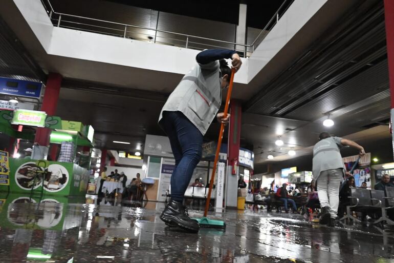 Estación de Buses de Asunción luego de una intensa lluvia. (Archivo).