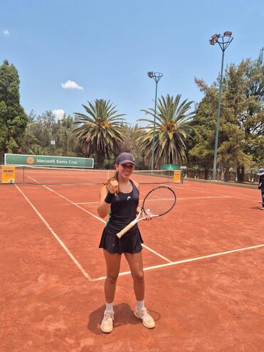 Valeria Santander, campeona en dobles y quiere el de singles en 16 años.