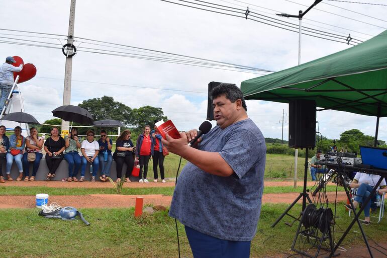 El docente jubilado, César Mendoza, dijo que la Superintendencia es un atropello a la Constitución Nacional.