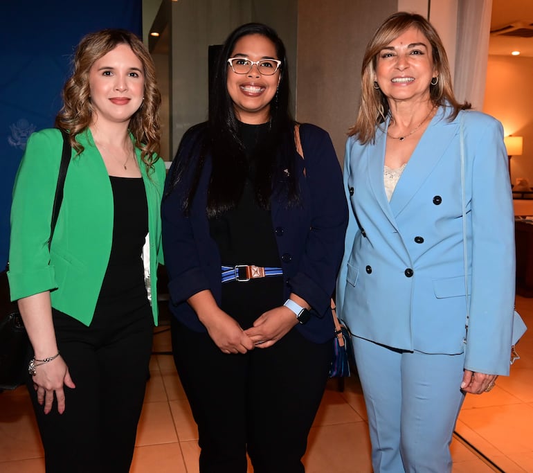 Mónica González, Jatnna García y María Epifanía González. 