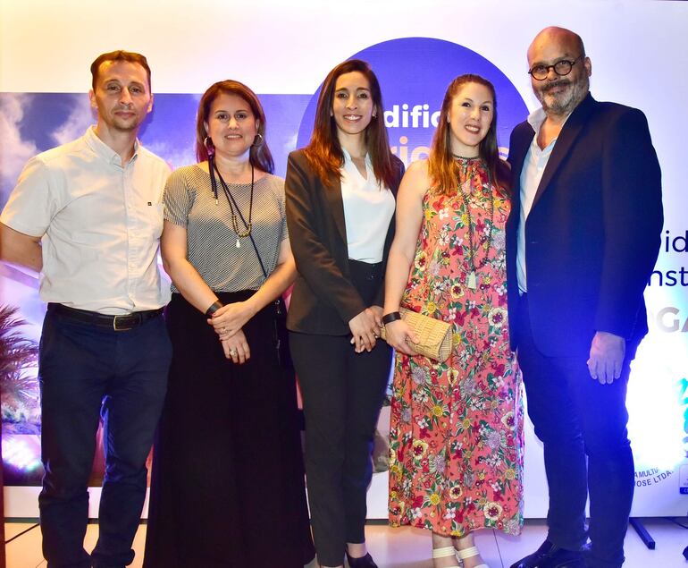 Mariano Veiga, Liza Amarilla, Andrea Lovera, Silvia Ferro y Jorge Landó.