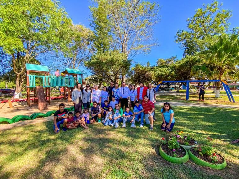 Momento de la inauguración de la plaza comunitaria en Coronel Martínez.