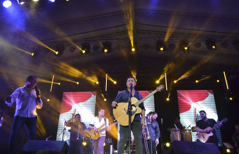 El grupo musical Los Ojeda estará en escenario en la serenata del santo patrono.