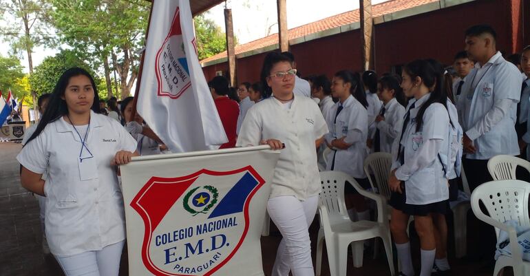 
También los alumnos del colegio nacional de Paraguarí forman parte del Congreso juvenil en Gral. Aquino  